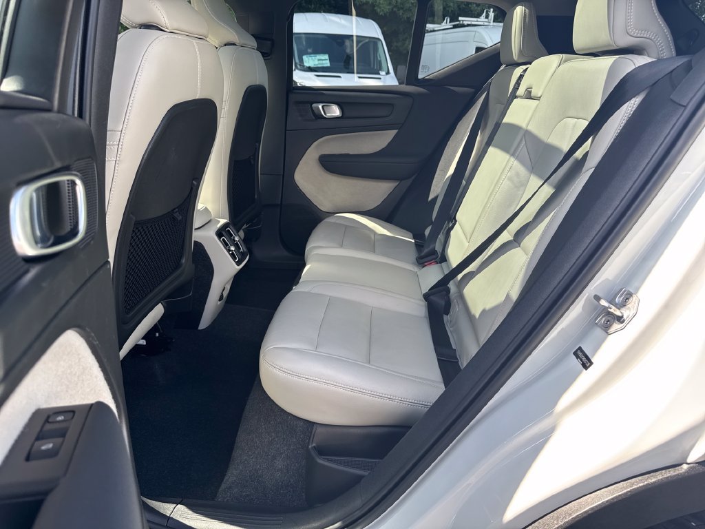 Used 2021 Volvo XC40 T5 Momentum w/ Premium Package AWD/4WD image 32