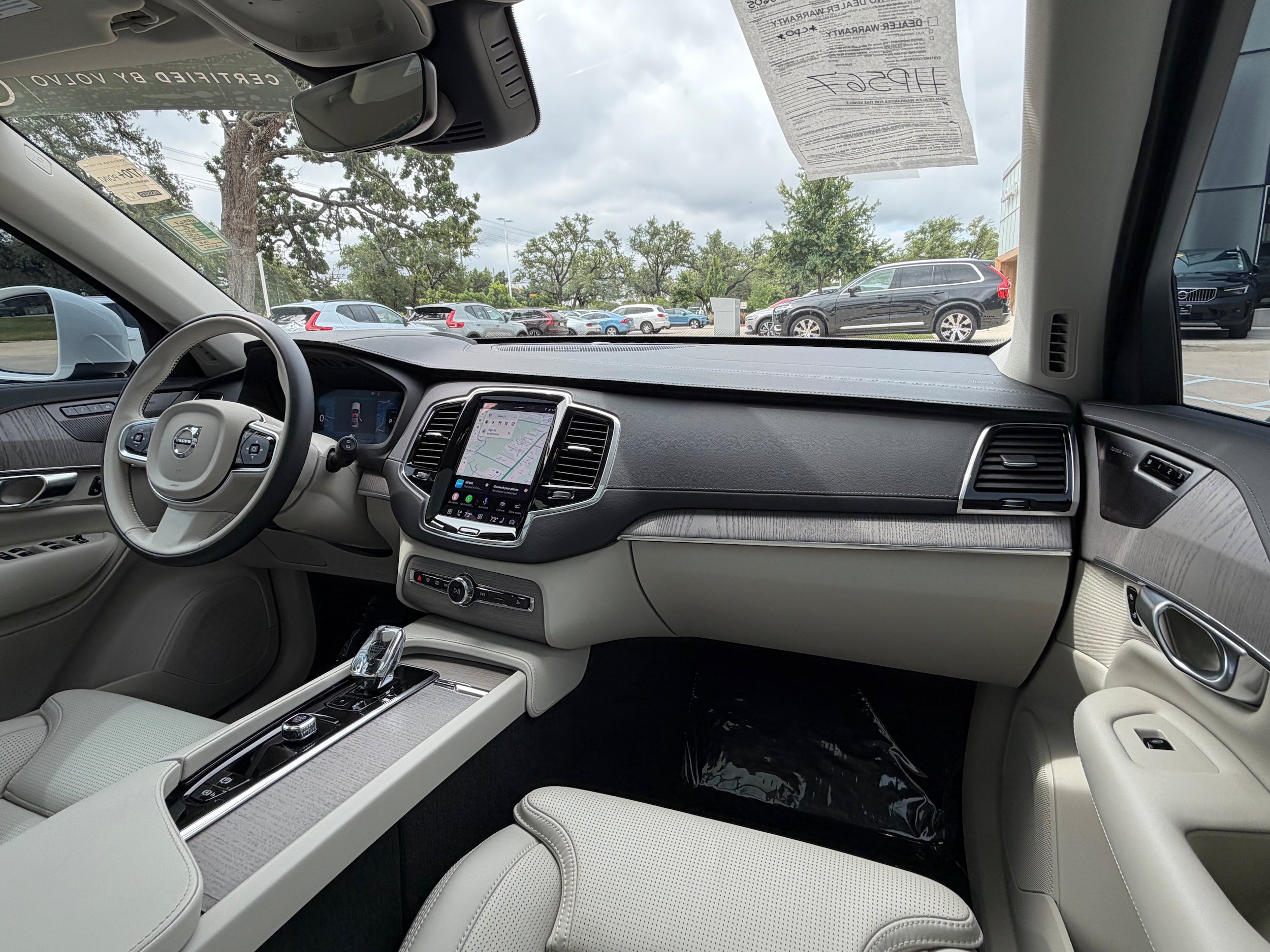 Certified 2025 Volvo XC90 T8 Ultra w/ Protection Package Premier AWD/4WD image 13