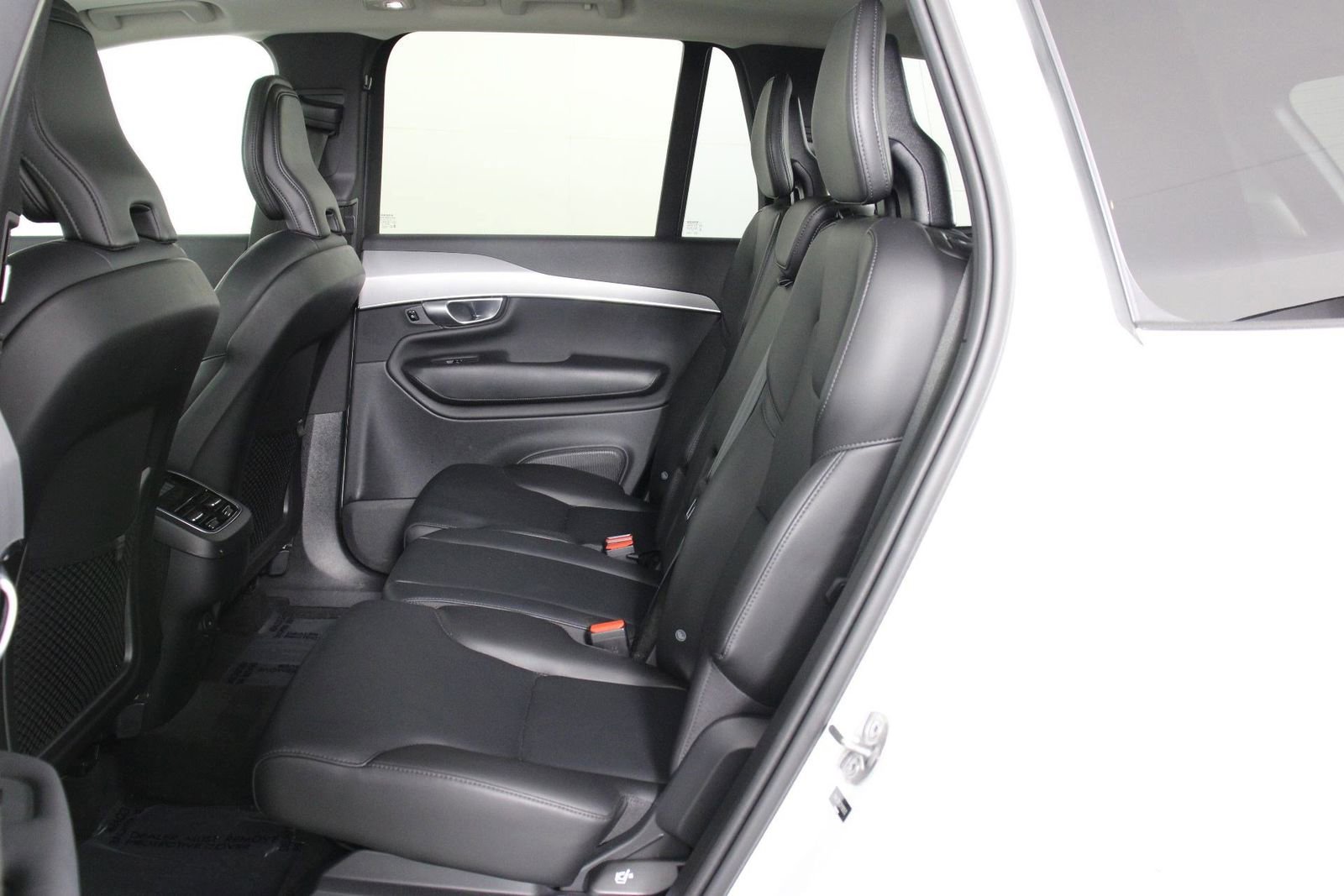 Certified 2024 Volvo XC90 B5 Core w/ Protection Package Premier image 32