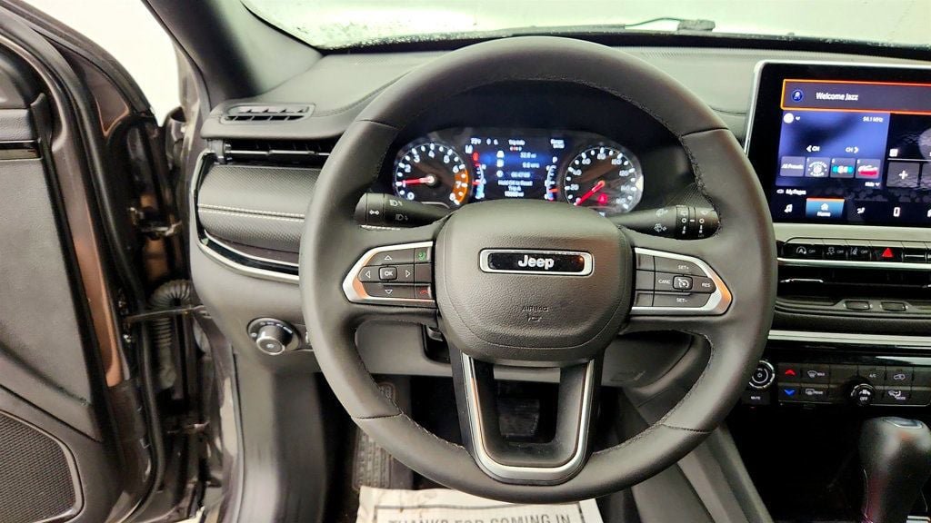 Used 2022 Jeep Compass Latitude AWD/4WD image 12