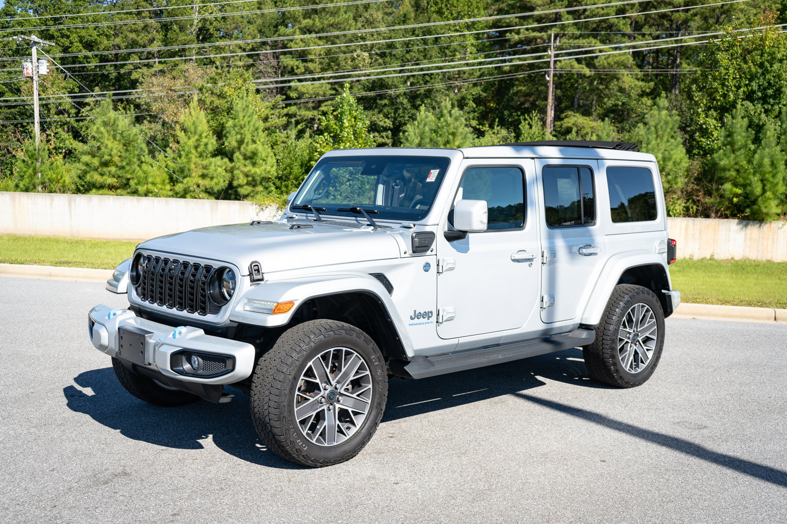 Used 2024 Jeep Wrangler High Altitude AWD/4WD image 3