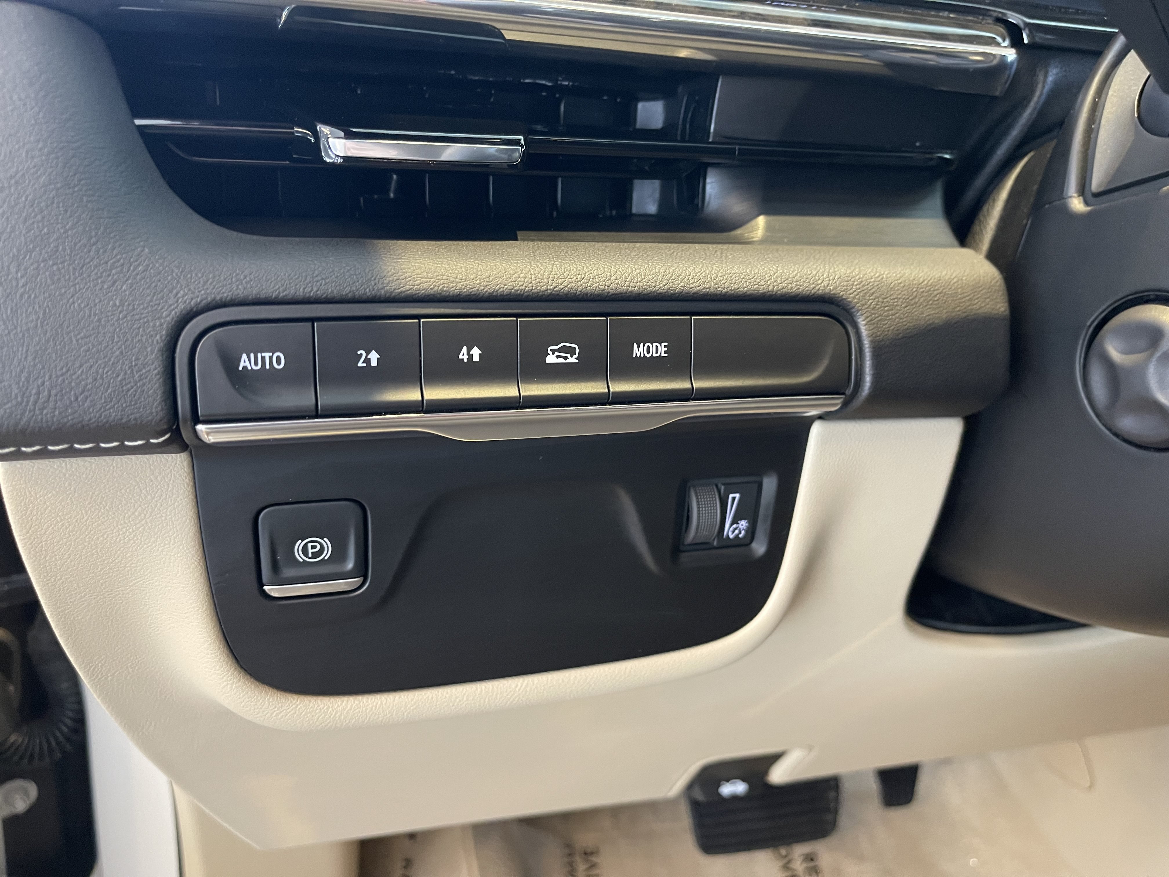 Certified 2024 Cadillac Escalade ESV Premium Luxury AWD/4WD image 24