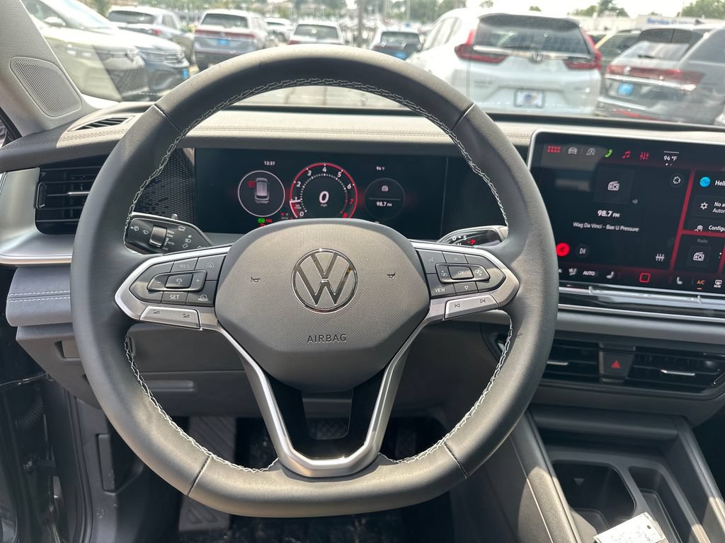New 2026 Volkswagen Tiguan SE FWD image 16