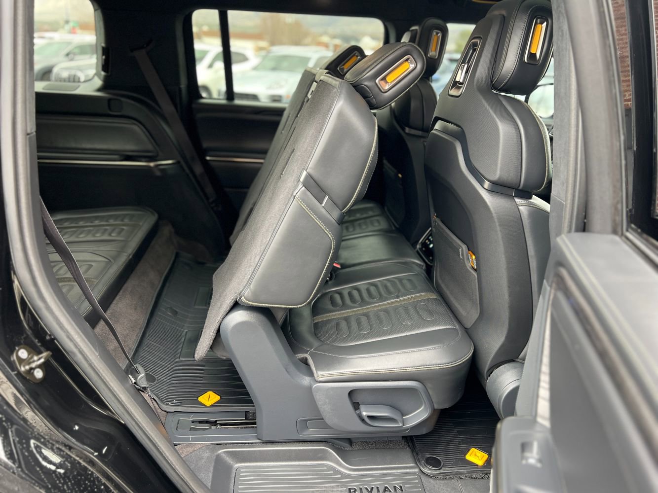 Used 2022 Rivian R1S Launch Edition image 27