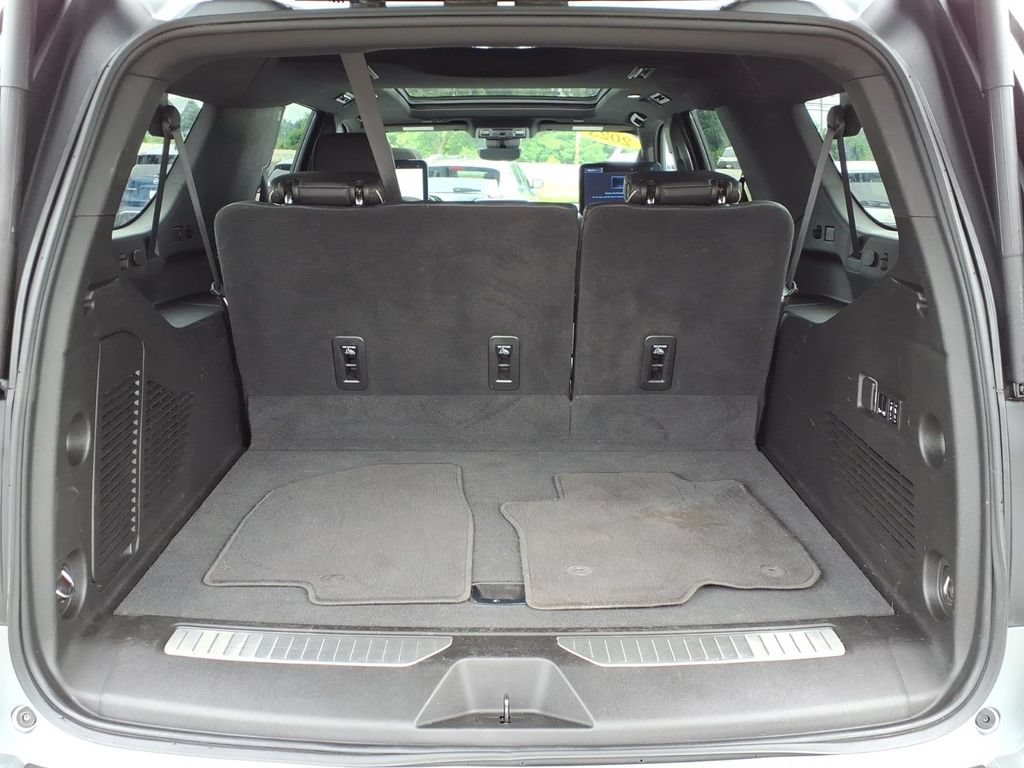 Used 2023 Chevrolet Suburban Premier AWD/4WD image 17