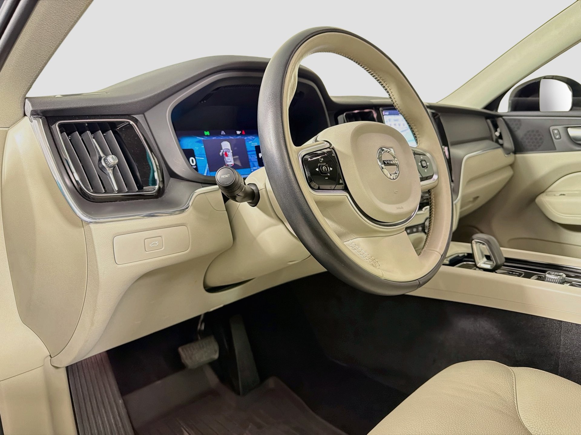 Certified 2024 Volvo XC60 B5 Core w/ Protection Package Premier AWD/4WD image 10