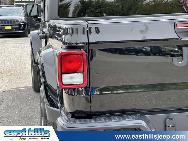 Certified 2022 Jeep Gladiator Sport AWD/4WD image 11