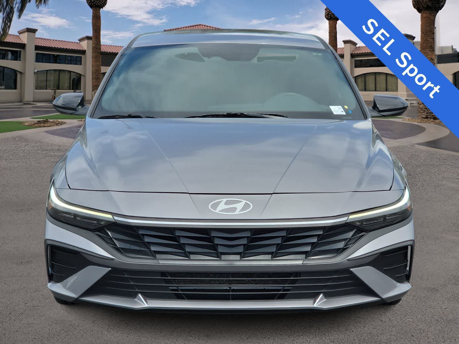 Certified 2025 Hyundai Elantra Sport FWD image 3
