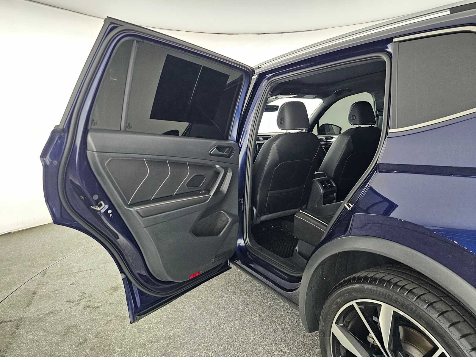 Used 2023 Volkswagen Tiguan SEL R-Line image 16