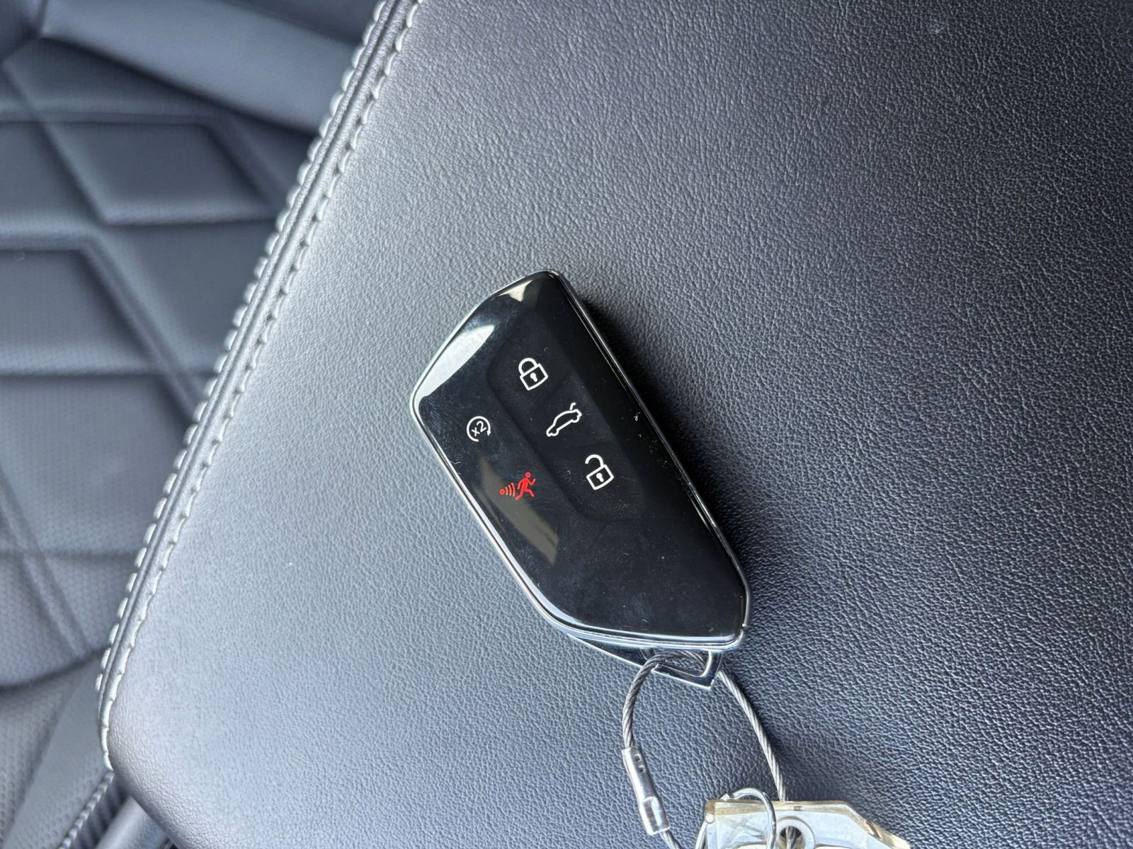 Used 2025 Volkswagen Atlas Cross Sport SE image 21