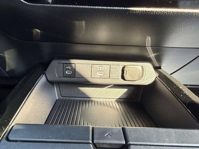 Used 2024 Toyota Prius LE FWD image 21