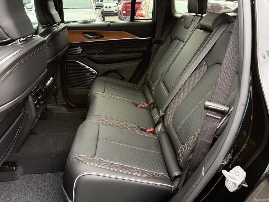 New 2026 Jeep Grand Cherokee Summit w/ Obsidian Package AWD/4WD image 9