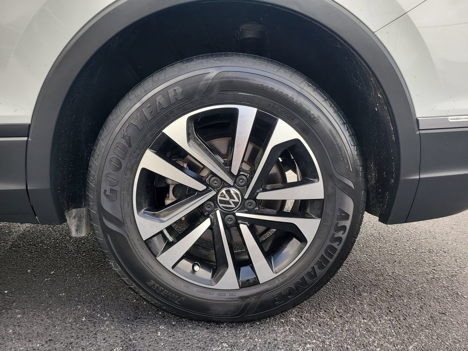 Used 2023 Volkswagen Tiguan S w/ Driver Assistance Package FWD image 6