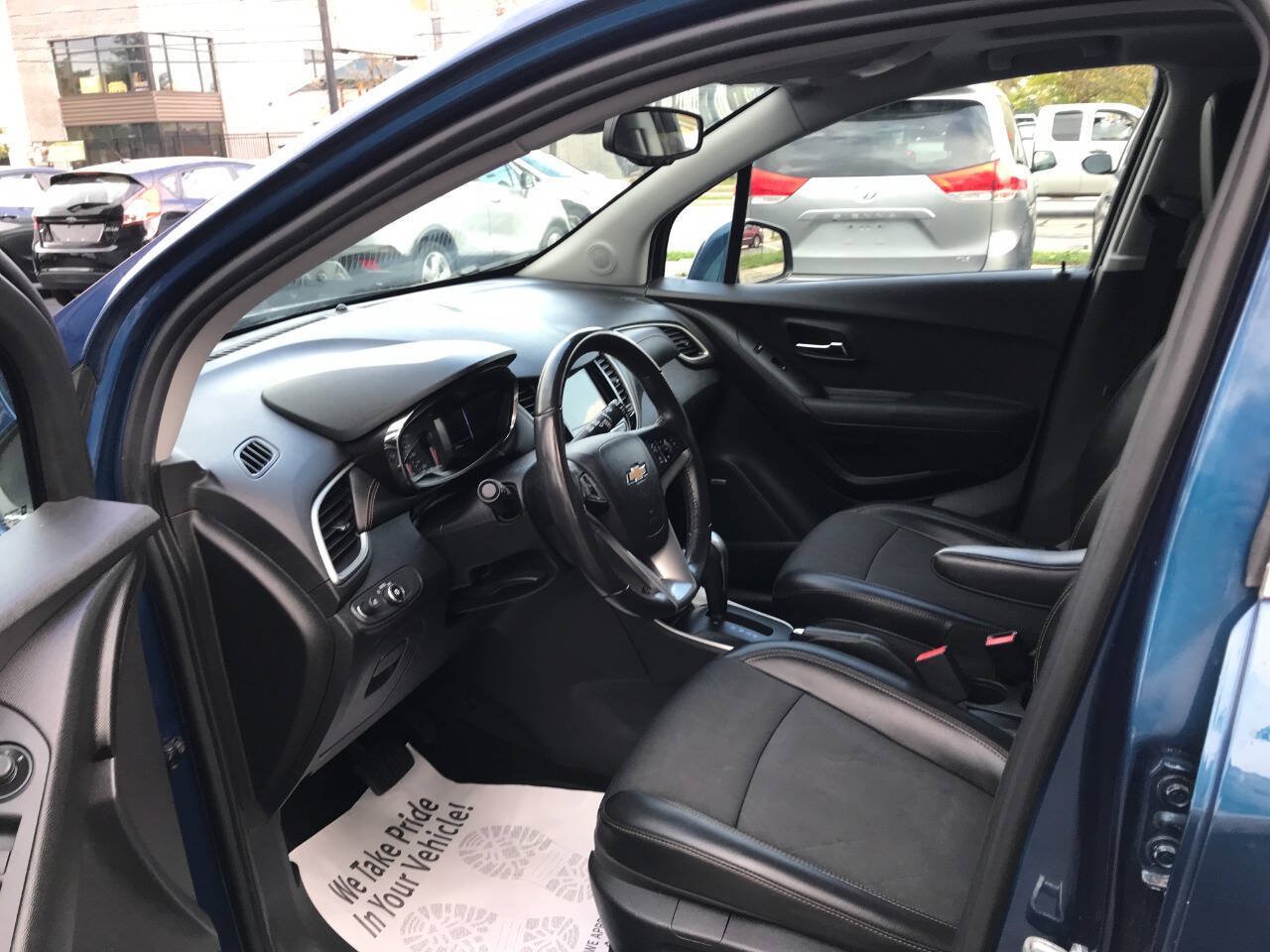 Used 2019 Chevrolet Trax LT w/ Sun & Sound Package AWD/4WD image 9