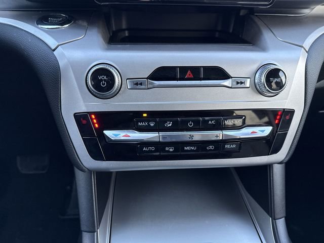 Used 2022 Ford Explorer XLT image 18