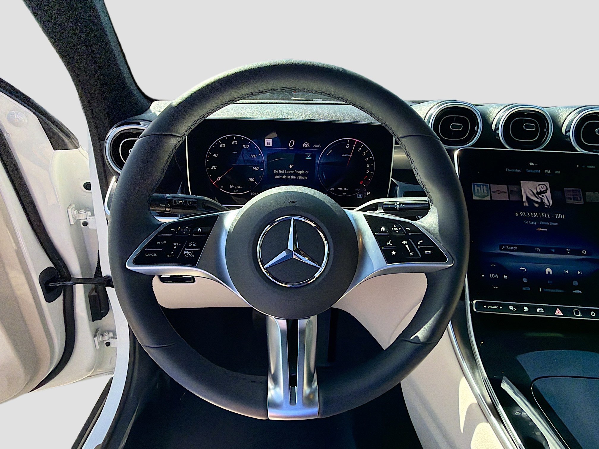 Used 2025 Mercedes-Benz GLC 350e 4MATIC image 38