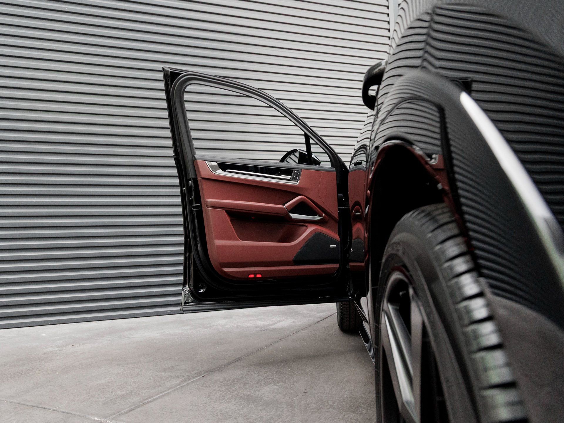 New 2026 Porsche Cayenne S image 13