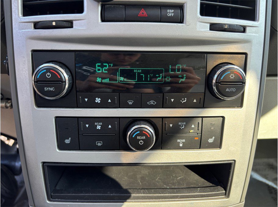 Used 2010 Chrysler Town & Country Limited image 29