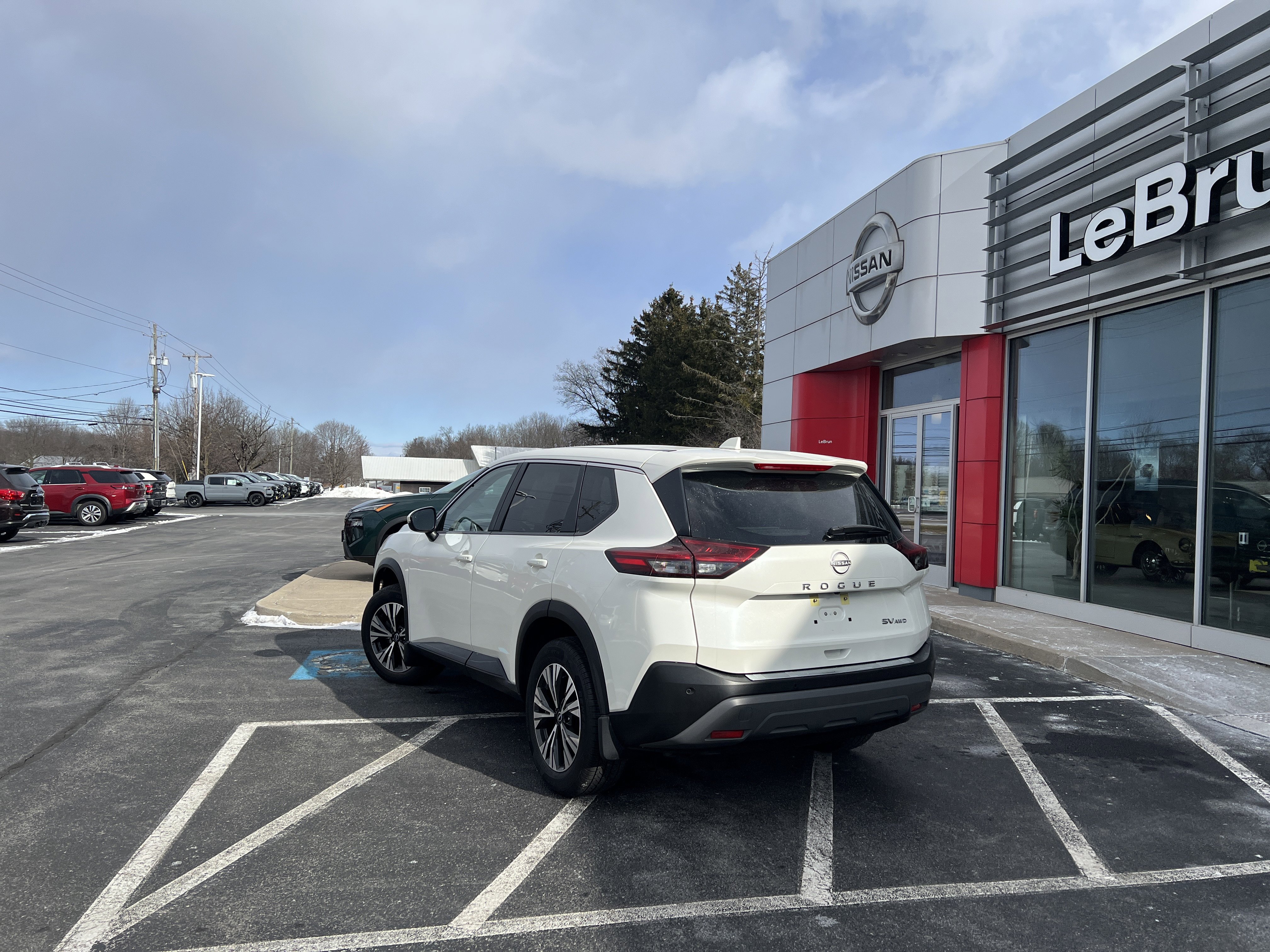 Used 2023 Nissan Rogue SV image 7