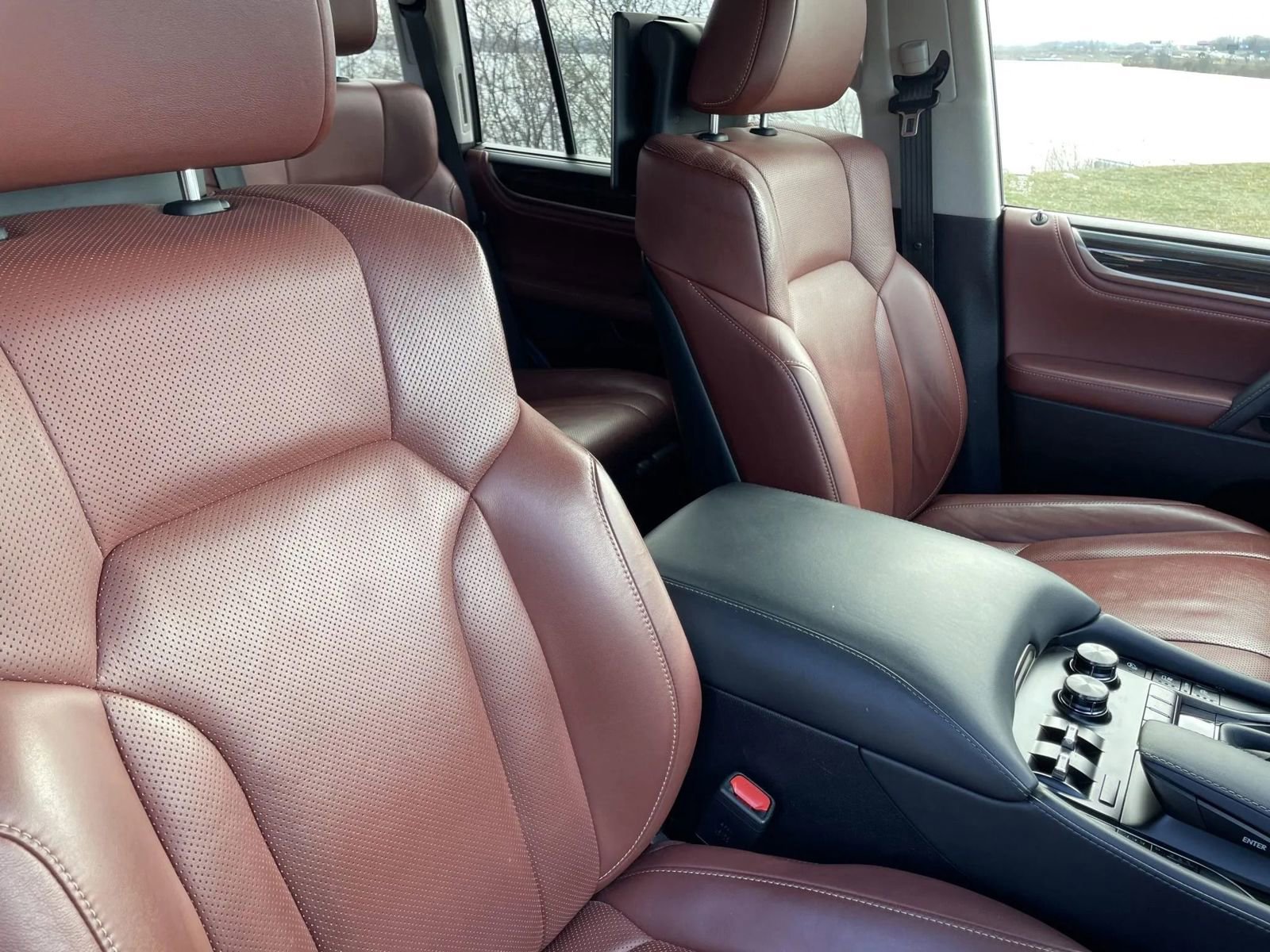 Used 2021 Lexus LX 570 4WD w/ Luxury Package image 20