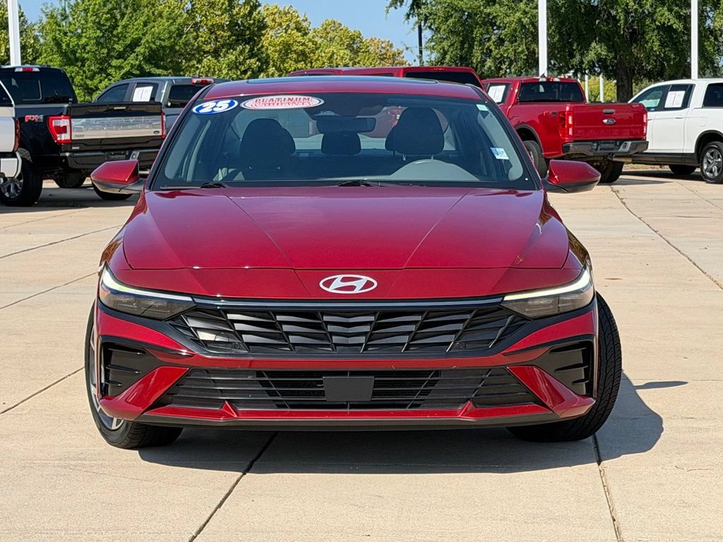 Used 2025 Hyundai Elantra SEL FWD image 2