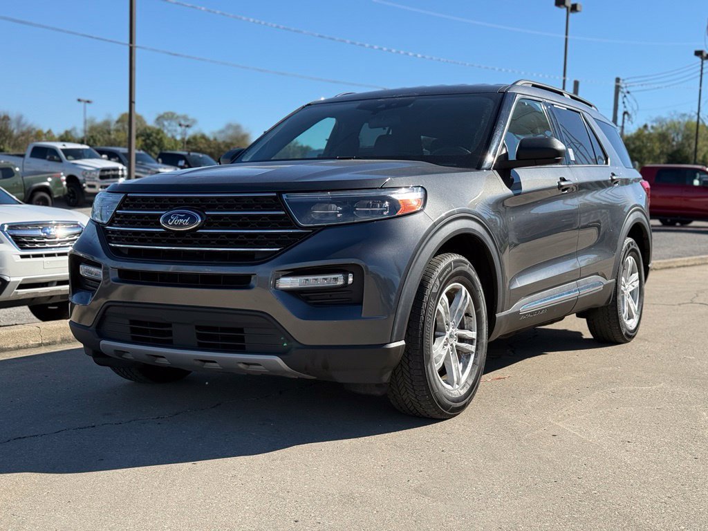 Used 2020 Ford Explorer XLT w/ Equipment Group 202A AWD/4WD image 2