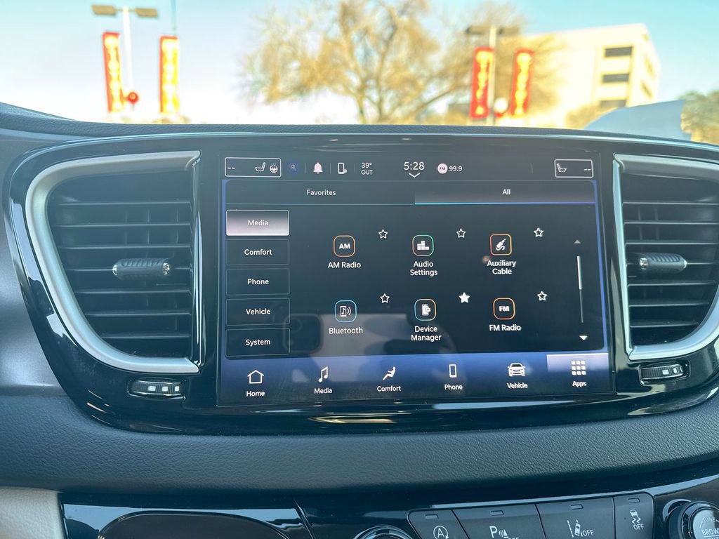 Used 2023 Chrysler Pacifica Touring-L image 27