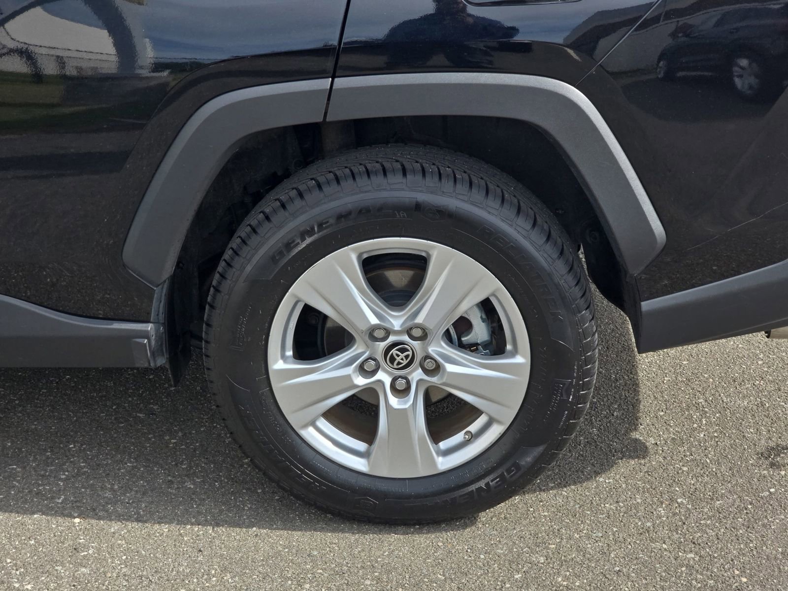 Used 2019 Toyota RAV4 XLE FWD image 39