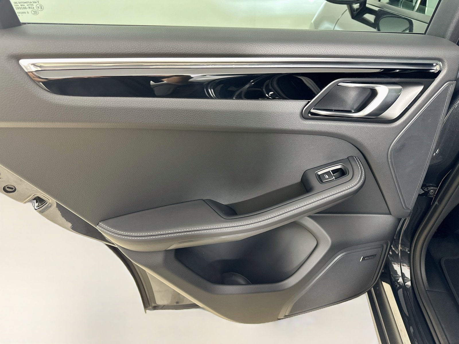 New 2026 Porsche Macan AWD/4WD image 36