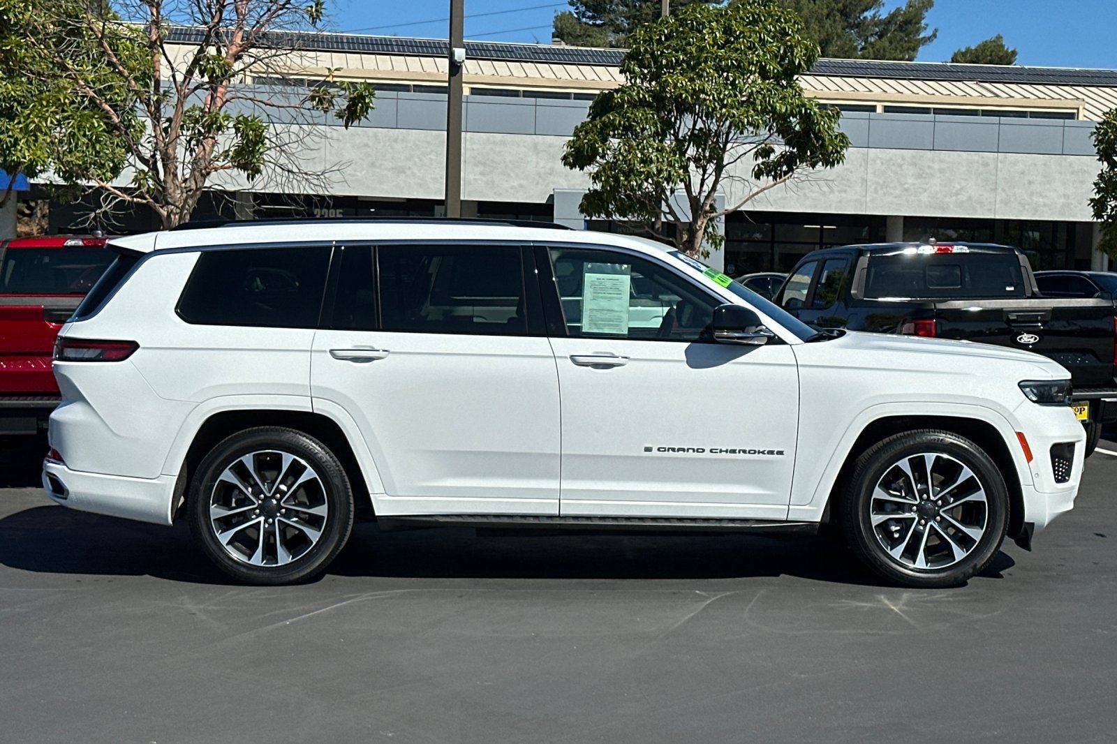 Certified 2024 Jeep Grand Cherokee L Overland w/ Trailer Tow Package AWD/4WD image 3