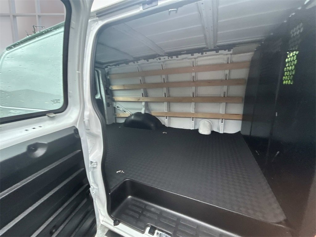 Used 2023 GMC Savana 2500 w/ Driver Convenience Package image 11