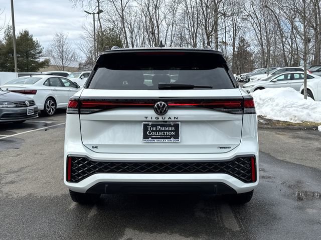 Certified 2025 Volkswagen Tiguan SE R-Line image 5