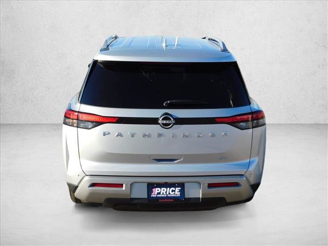Used 2025 Nissan Pathfinder SL FWD image 11