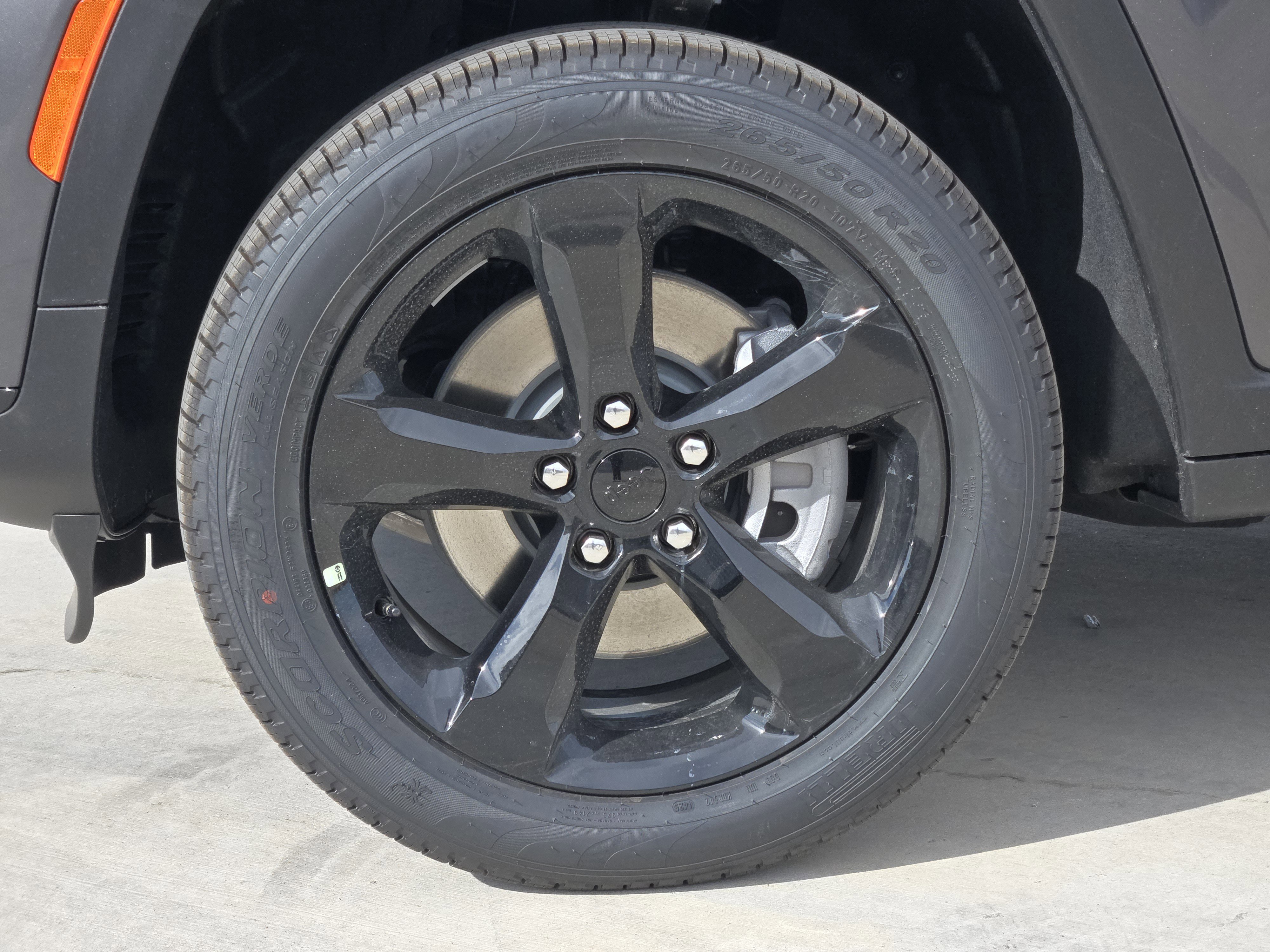 New 2025 Jeep Grand Cherokee L Limited w/ Black Appearance Package image 10