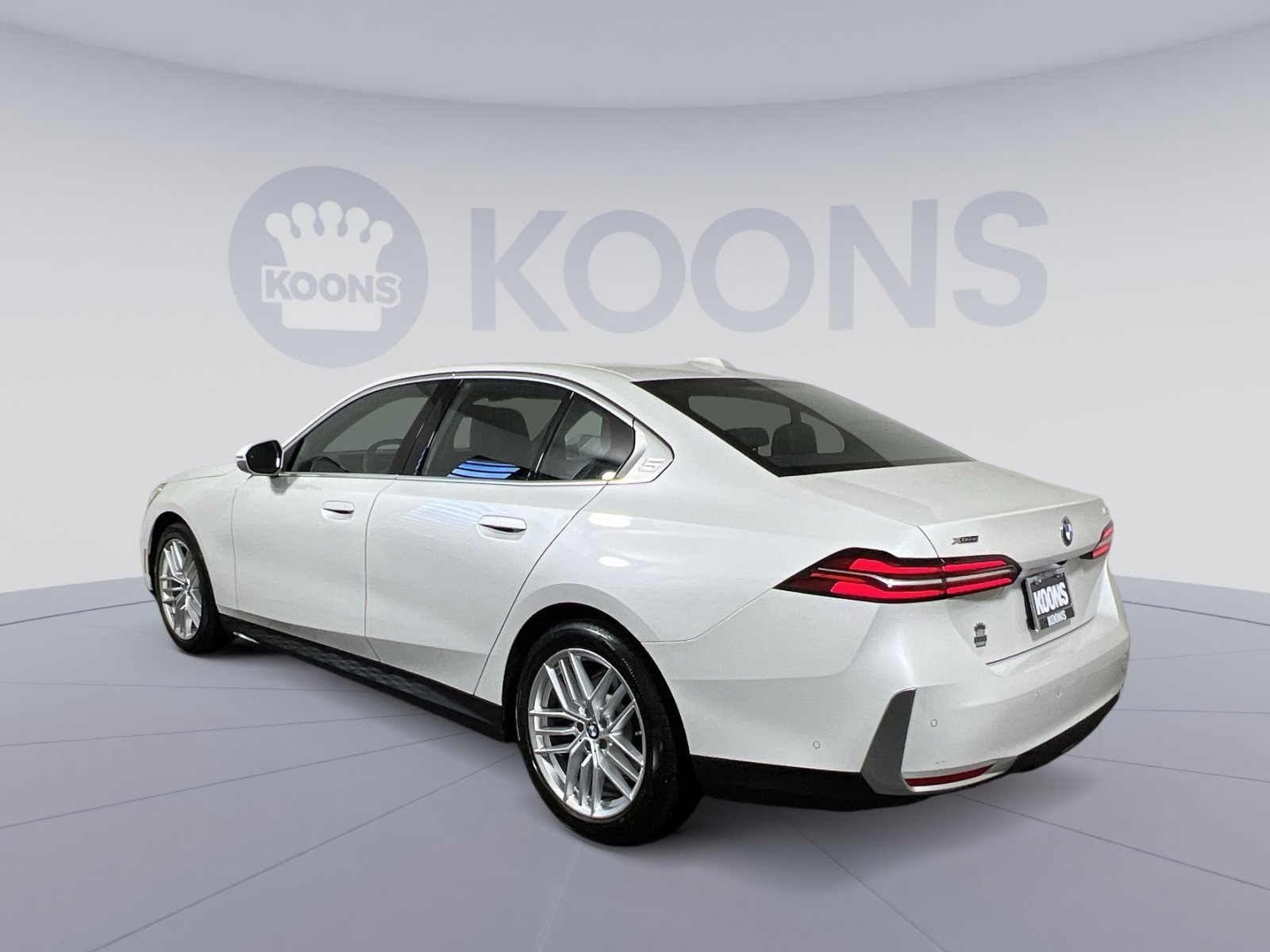 Used 2025 BMW 530i xDrive AWD/4WD image 8
