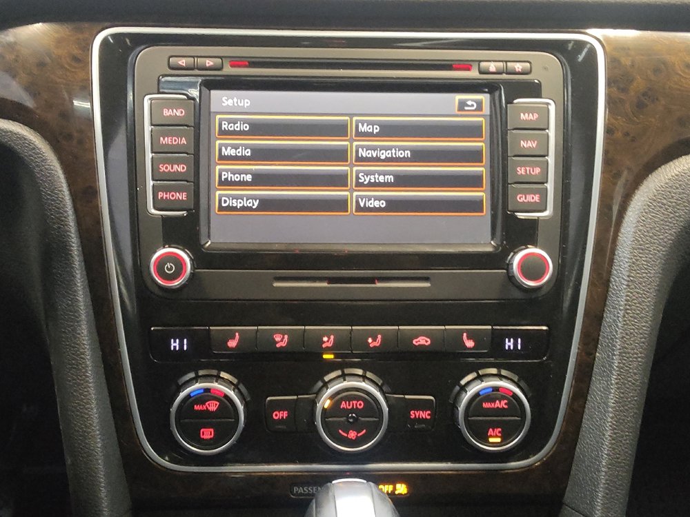 Used 2015 Volkswagen Passat 1.8T SEL Premium image 25