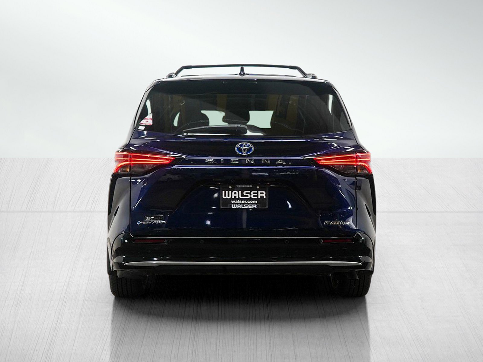 Used 2025 Toyota Sienna Platinum image 4