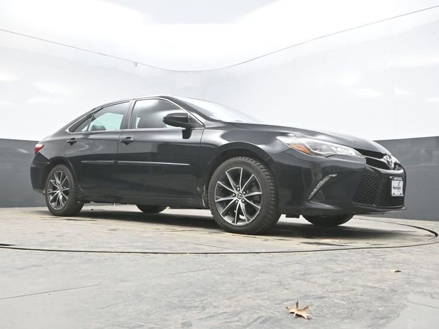 Used 2015 Toyota Camry XSE image 32