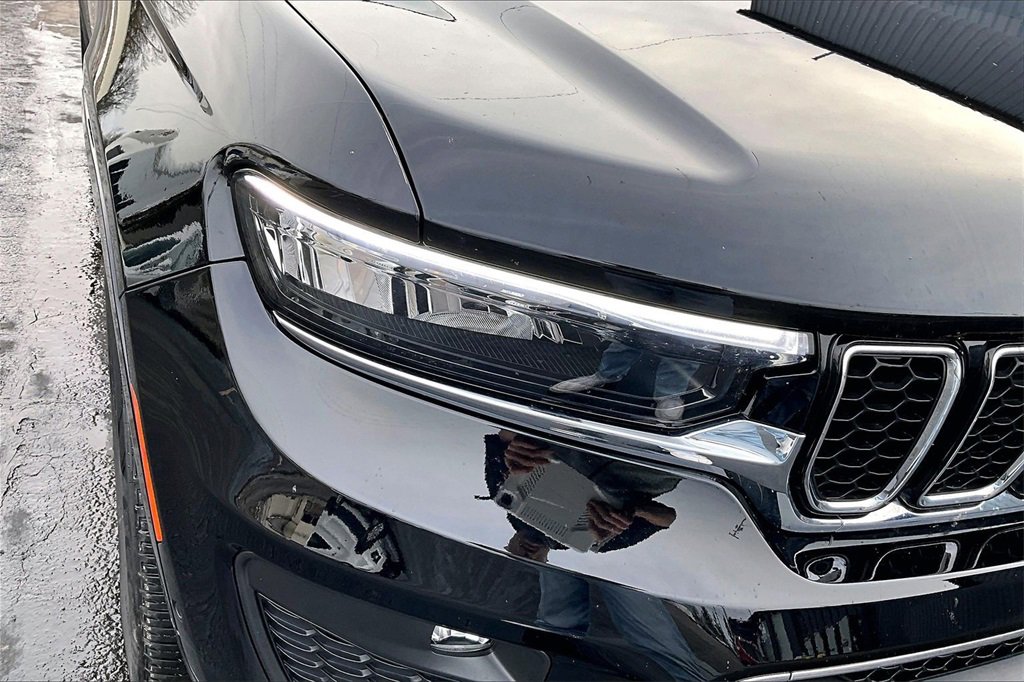 Used 2023 Jeep Grand Cherokee Overland w/ MOPAR Finishing Package image 30