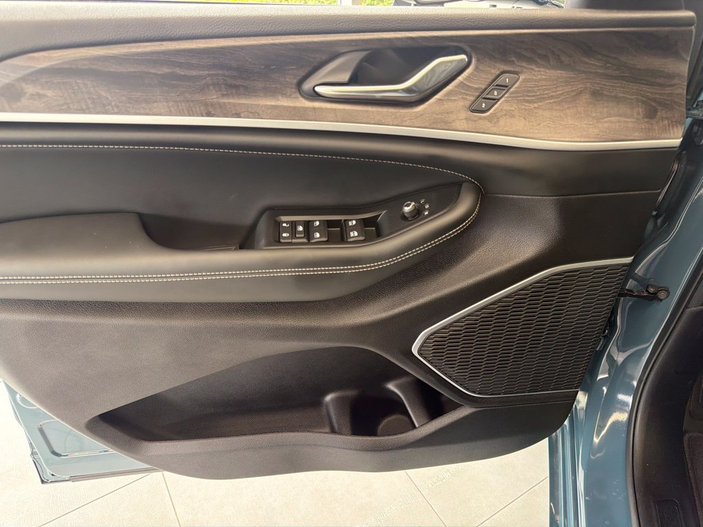 New 2026 Jeep Grand Cherokee Limited AWD/4WD image 16