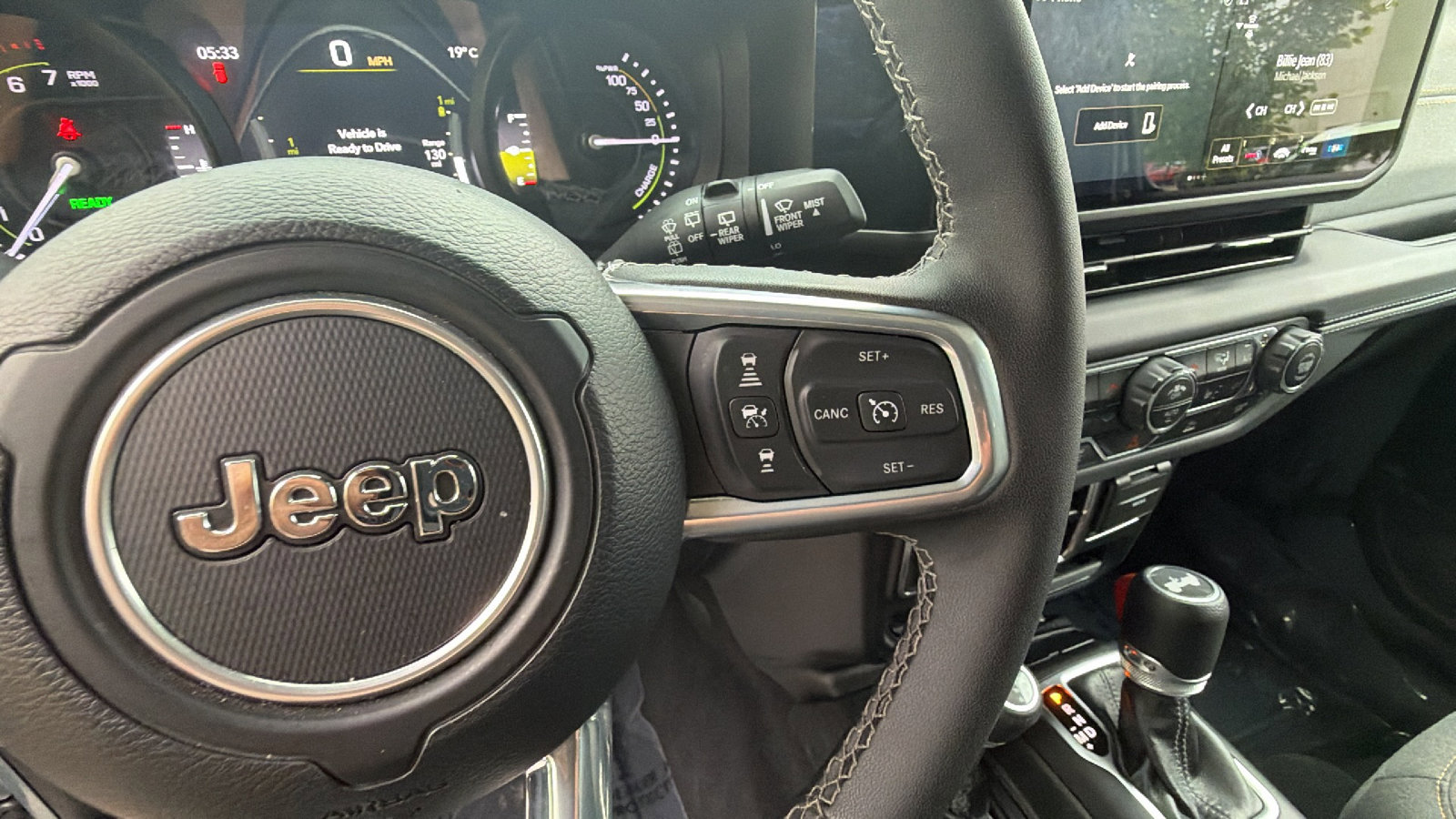 Used 2025 Jeep Wrangler Unlimited Sahara AWD/4WD image 28