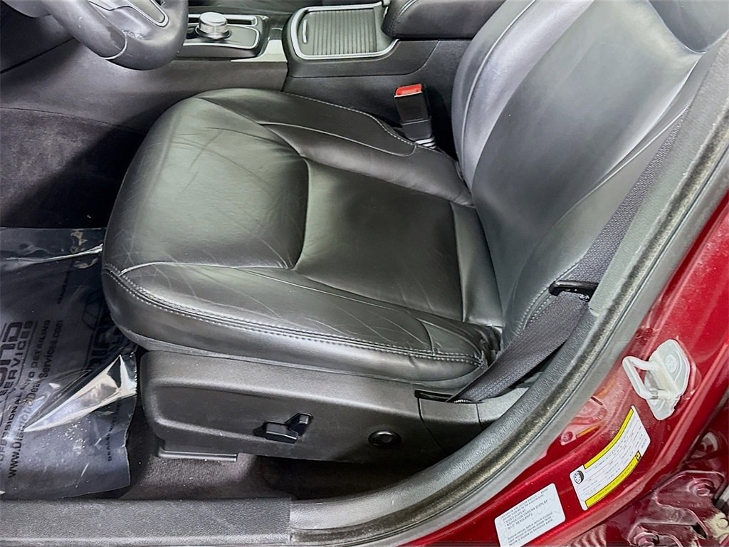 Used 2016 Chrysler 300 Limited image 23