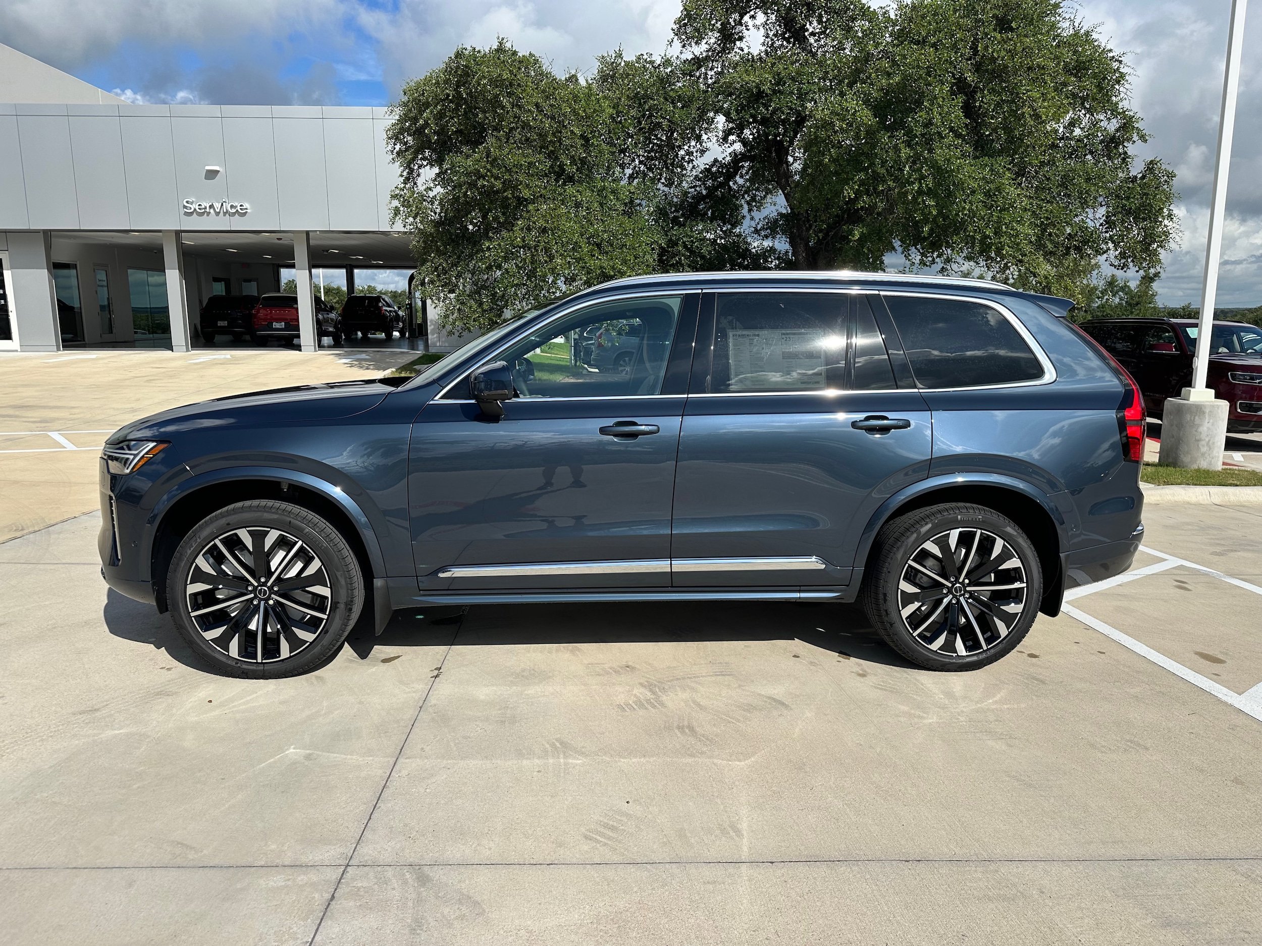 Used 2026 Volvo XC90 B6 Plus w/ Protection Package Premier AWD/4WD image 3