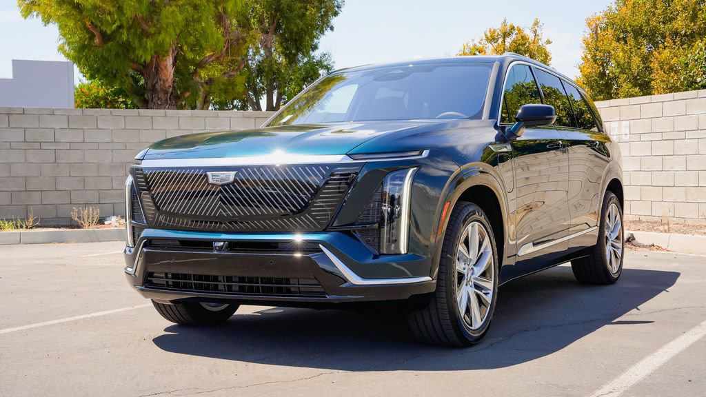 New 2027 Cadillac Vistiq Luxury w/ LPO, Floor Liner Package AWD/4WD image 2