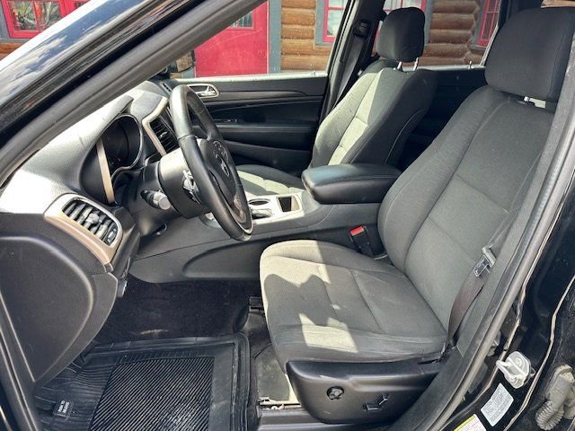 Used 2017 Jeep Grand Cherokee Laredo image 9