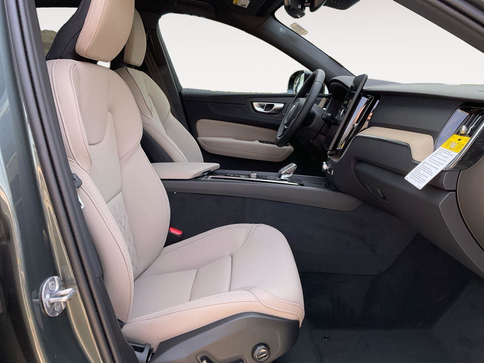 New 2026 Volvo XC60 B5 Plus w/ Climate Package AWD/4WD image 15