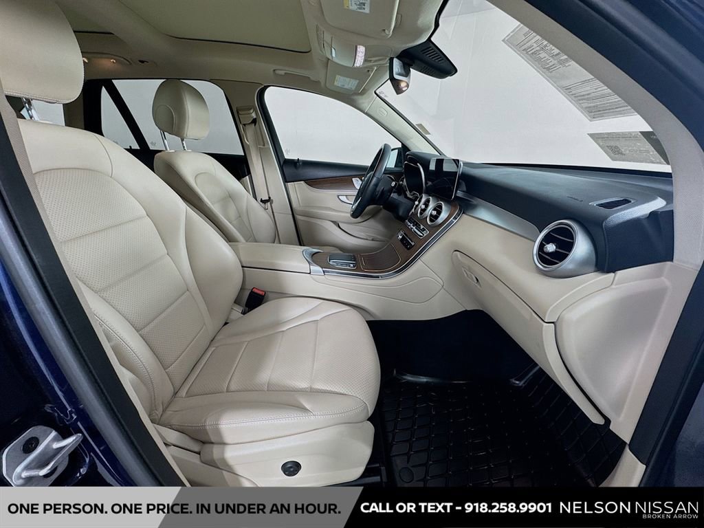 Used 2021 Mercedes-Benz GLC 300 4MATIC image 27