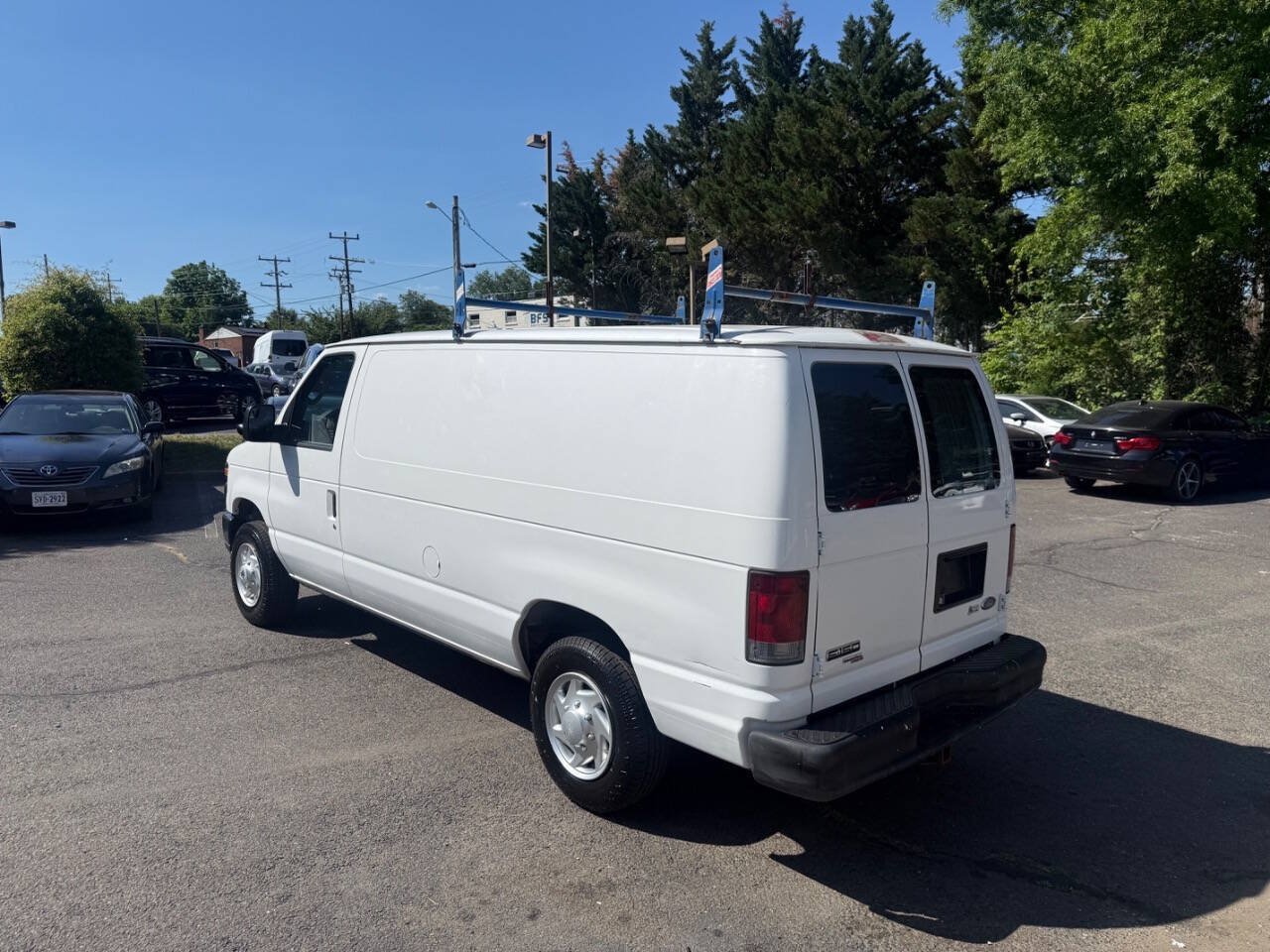 Used 2011 Ford E-150 and Econoline 150 w/ Commercial Cargo Van Pkg RWD image 4