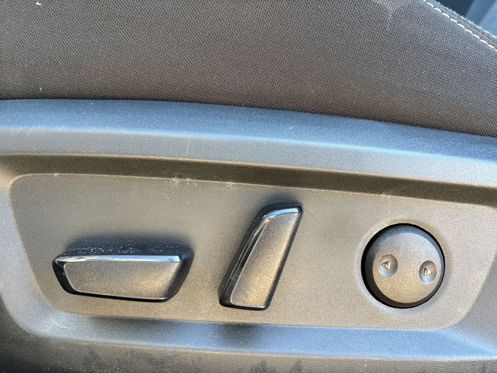 Used 2025 Nissan Rogue SV FWD image 22
