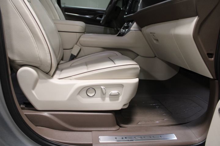 Used 2024 GMC Yukon XL Denali AWD/4WD image 28
